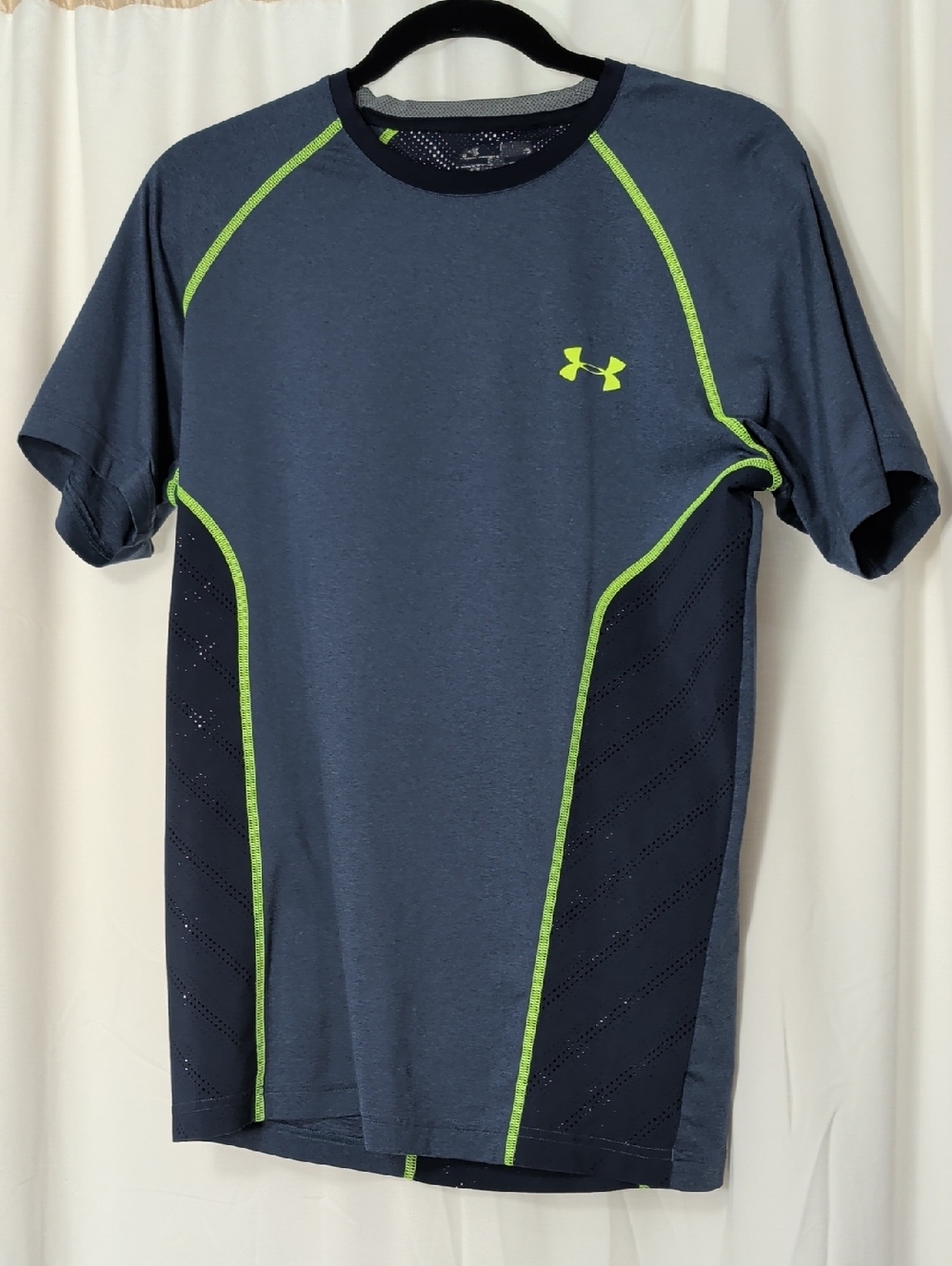 Under Armour Men's Medium Workout Shirt